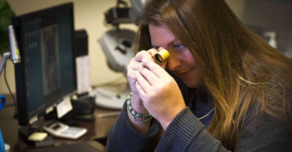 Leo Hamel Gold & Jewelry Buyer looking at customers jewelry through a loupe.