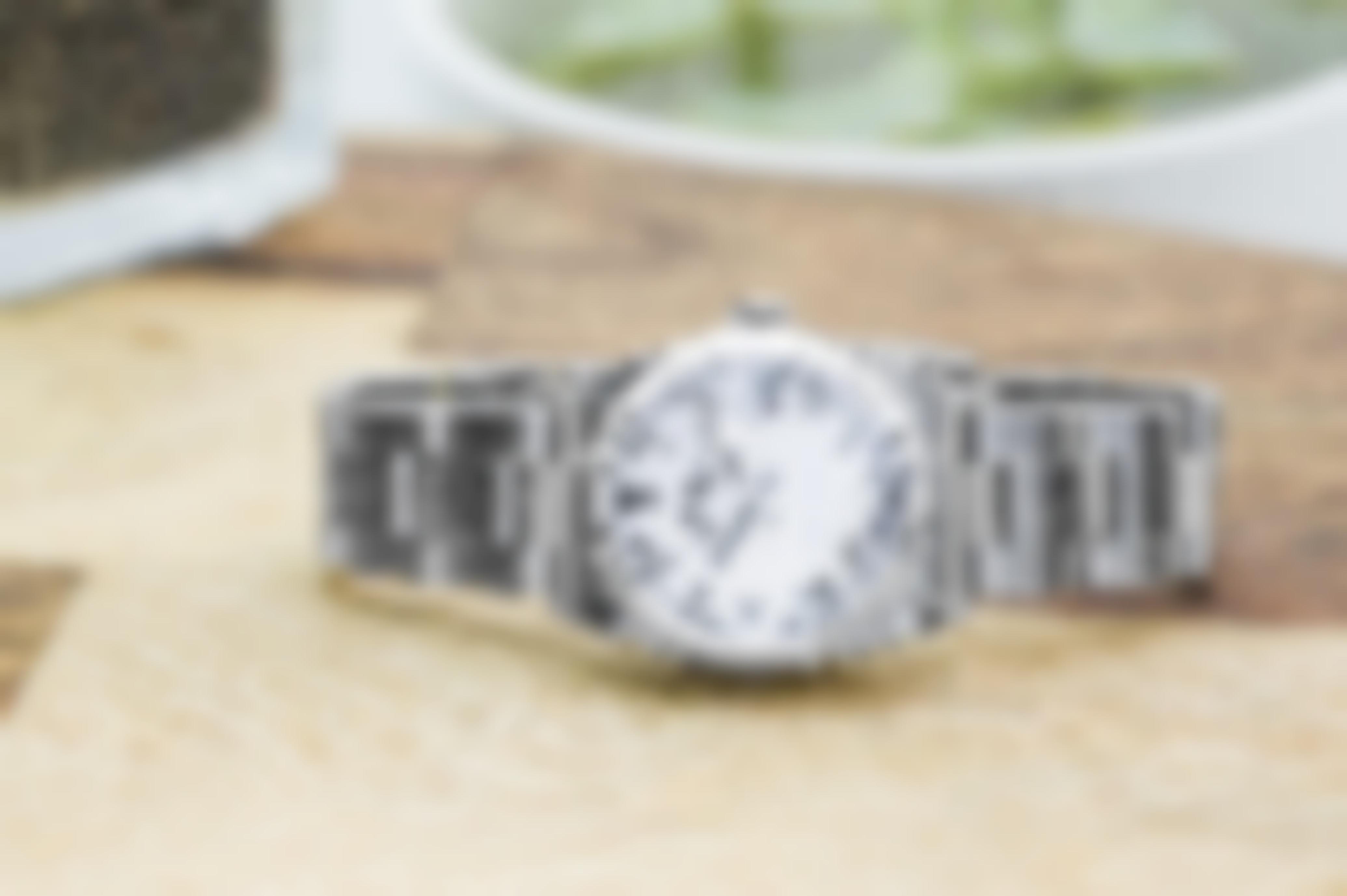 Pre-owned women’s Rolex Datejust in stainless steel with a white dial.