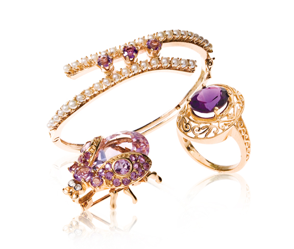 Yellow gold rings and bracelet set with amethyst and diamonds.