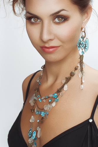 Woman wearing statement earrings and necklace set.