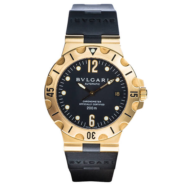 Pre-owned men’s Bulgari watch in yellow gold with a black diamond and black rubber
strap.
