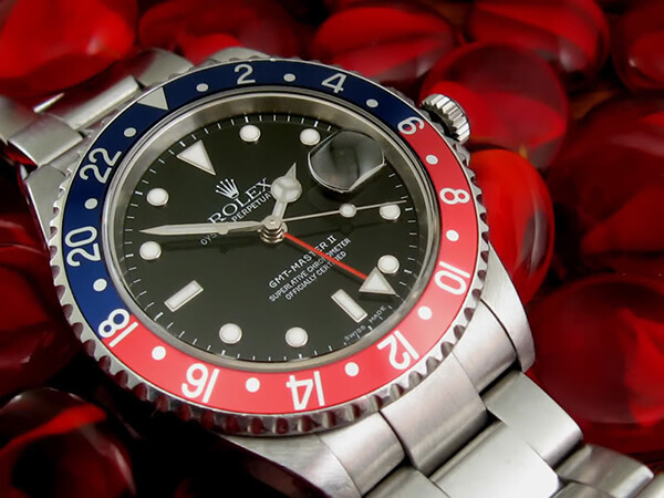 Pre-owned men’s Rolex GMT-Master II in stainless steel with a blue and red Pepsi bezel and black dial.