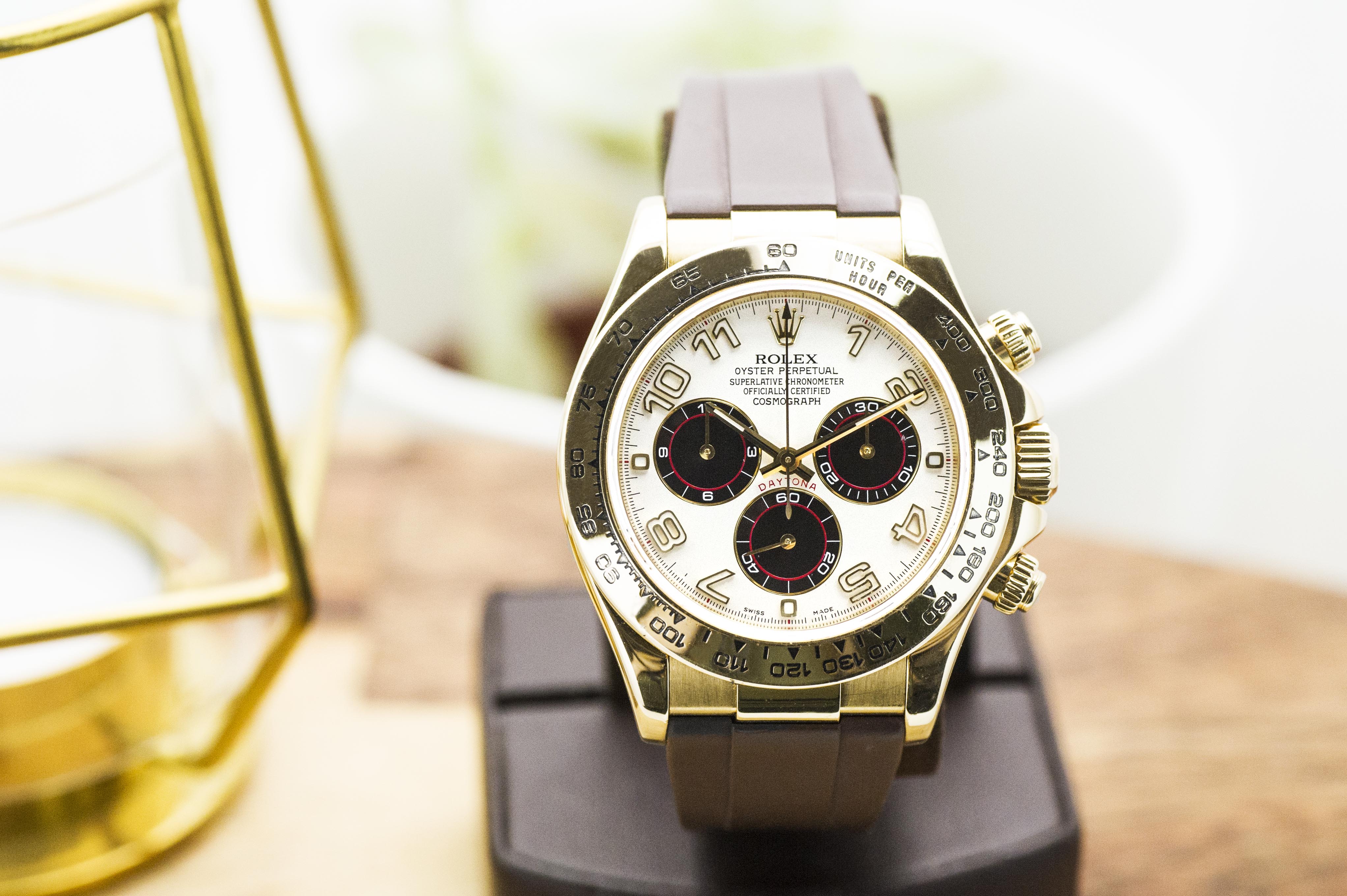 Pre-owned men’s Rolex Daytona in yellow gold with a brown leather strap.