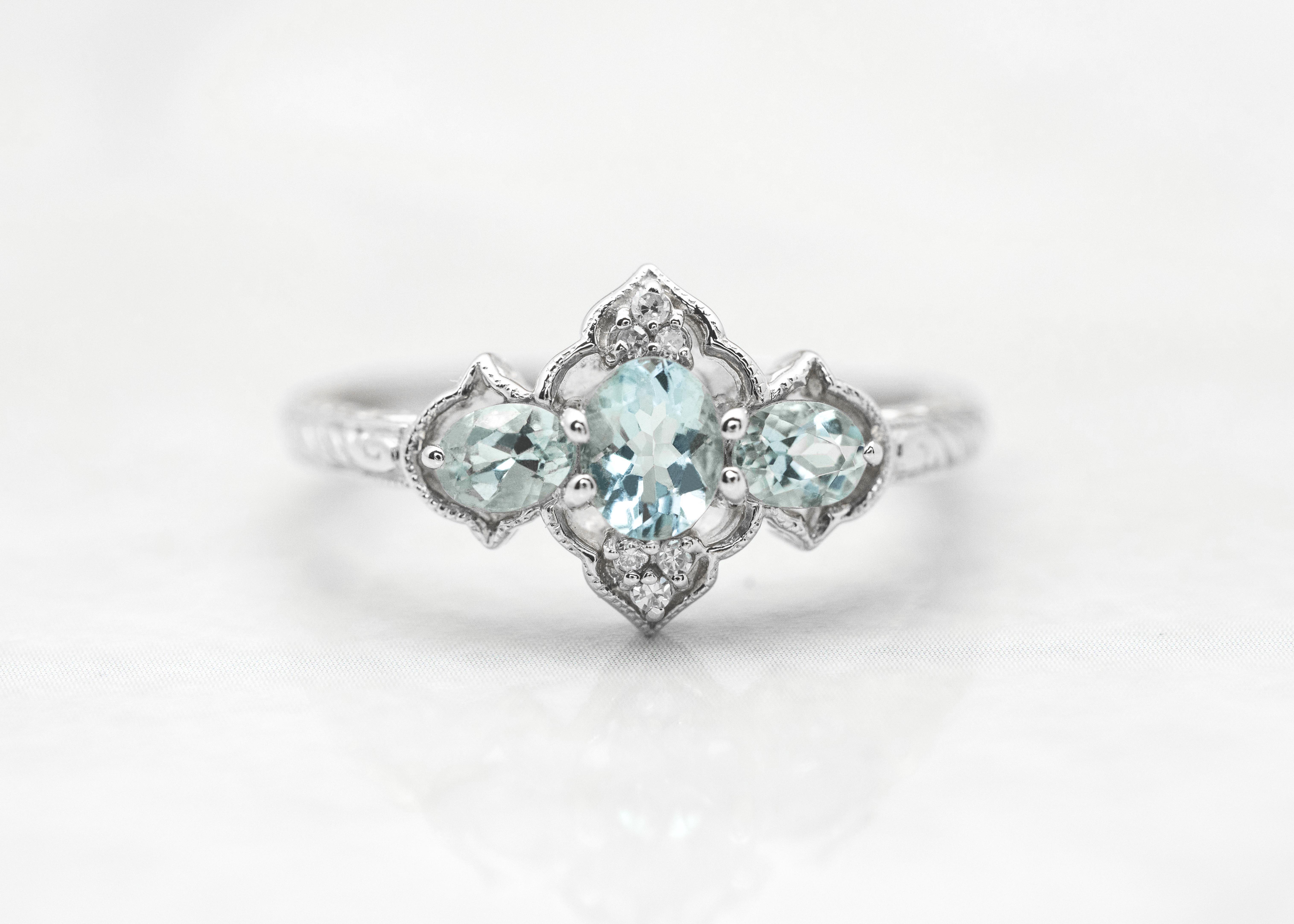 aquamarine-ring-white-gold