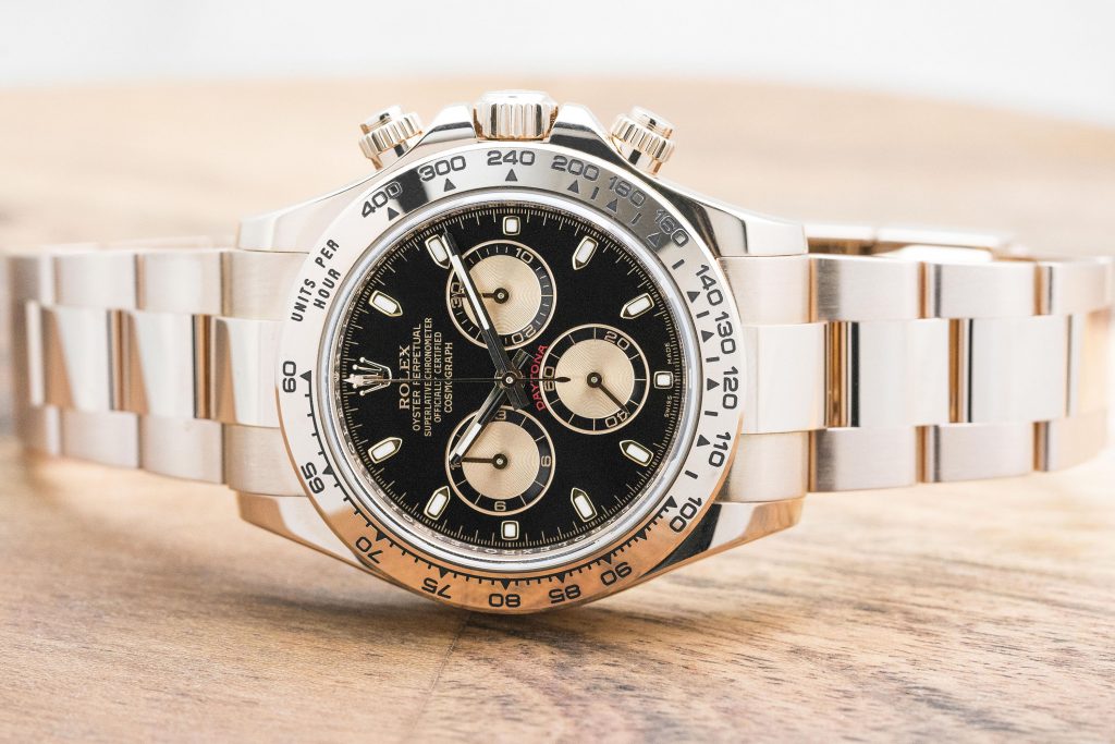 Pre-owned men’s Rolex Daytona in yellow gold with a black dial.