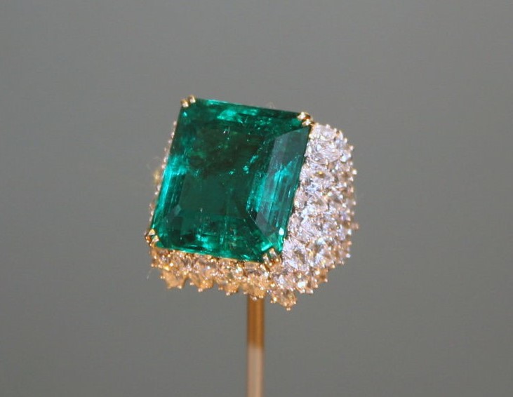 The Chalk Emerald set into a platinum and gold ring.