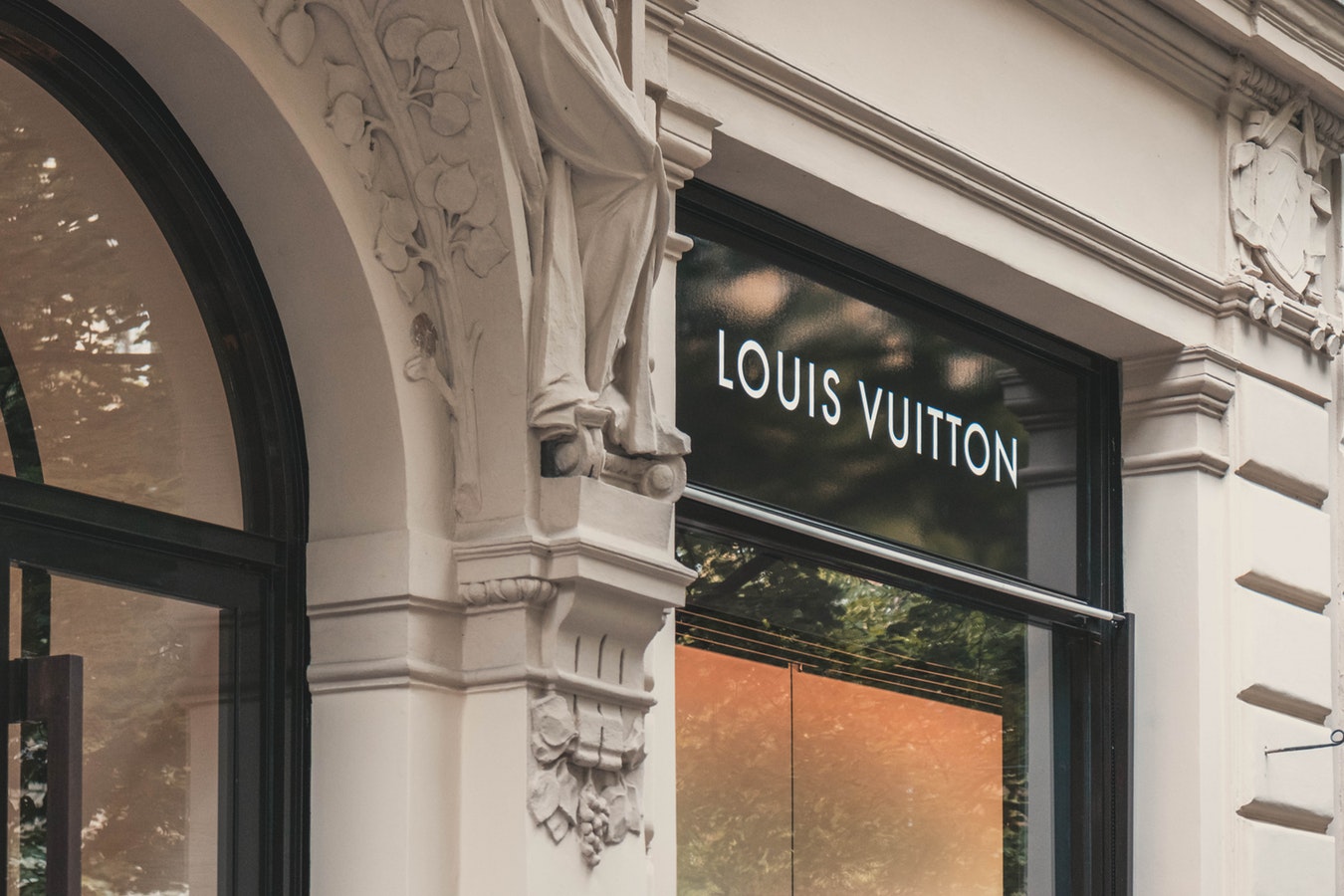Outdoor Louis Vuitton storefront.