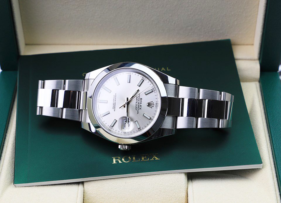 Pre-owned men’s Rolex Datejust in stainless steel.