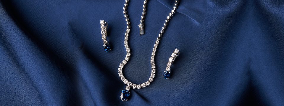Blossom tiger's eye and carnelian bracelet  Louis vuitton jewelry,  Accesories jewelry, Girly jewelry