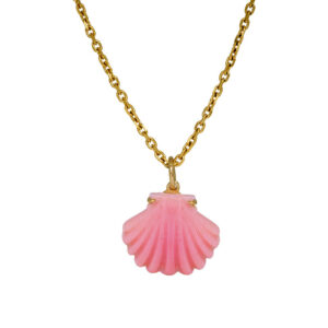 yellow gold pendant set with a carved conch shell