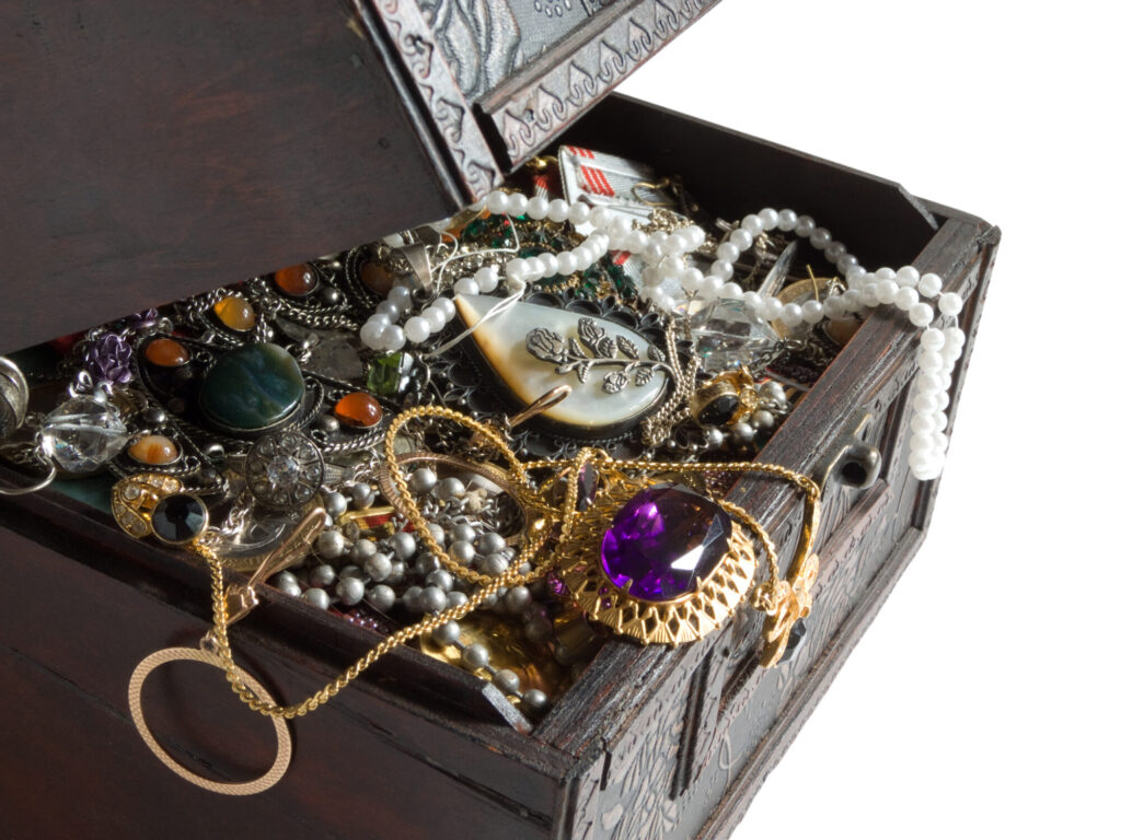 Inheritors are frequently tasked with untangling jewelry from their loved one's jewelry boxes, overflowing with a mix of costume and fine jewelry. 