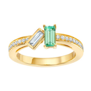 yellow gold ring set with a baguette chrysoberyl & baguette and round brilliant diamonds