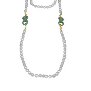 yellow gold necklace strung with pearls and set with jade circle links