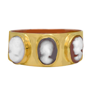 Vintage 18k yellow gold band set with three cameos.